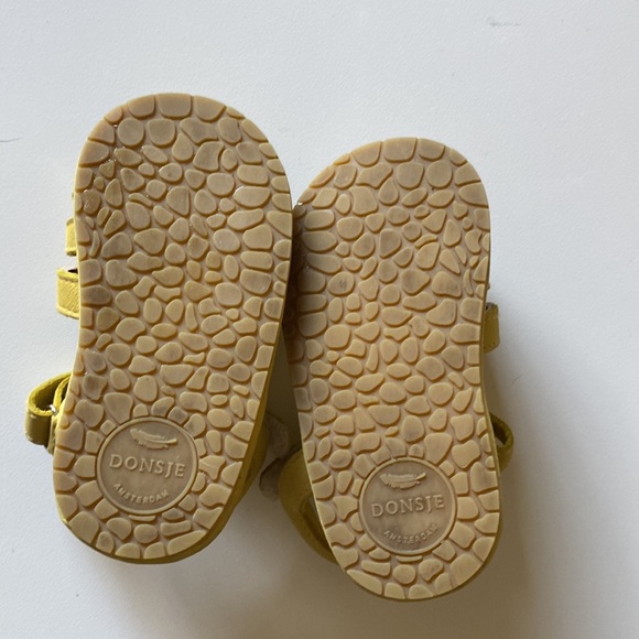 Donsje lemon sandals 24-30m - Picture 3 of 5